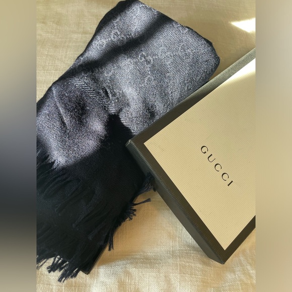 Auth Gucci Scarf - Picture 1 of 8